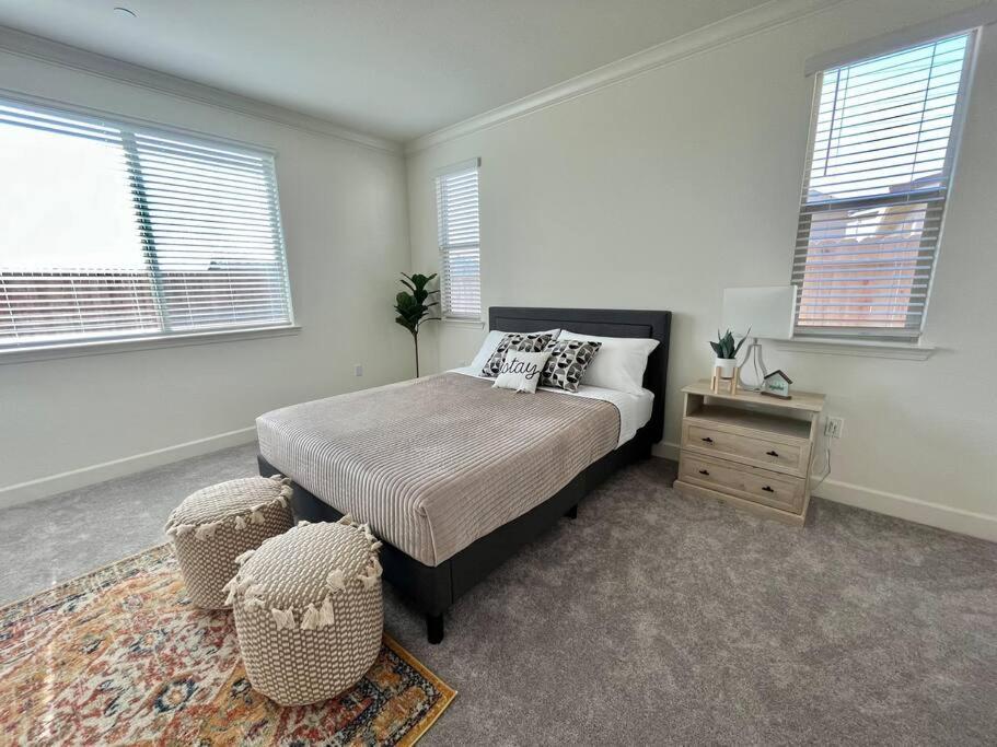 Brand-New, Beautiful & Stylish Home In Sacramento! Bagian luar foto