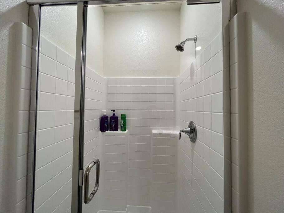 Brand-New, Beautiful & Stylish Home In Sacramento! Bagian luar foto