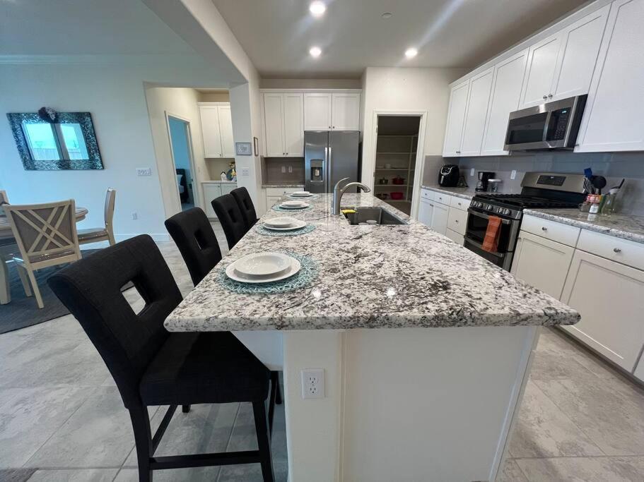 Brand-New, Beautiful & Stylish Home In Sacramento! Bagian luar foto