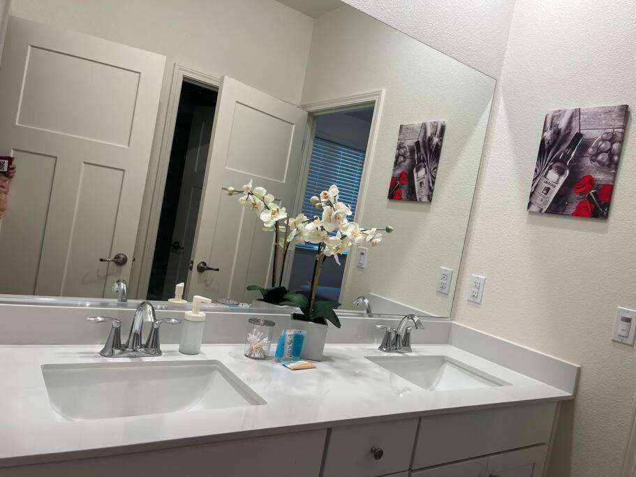 Brand-New, Beautiful & Stylish Home In Sacramento! Bagian luar foto