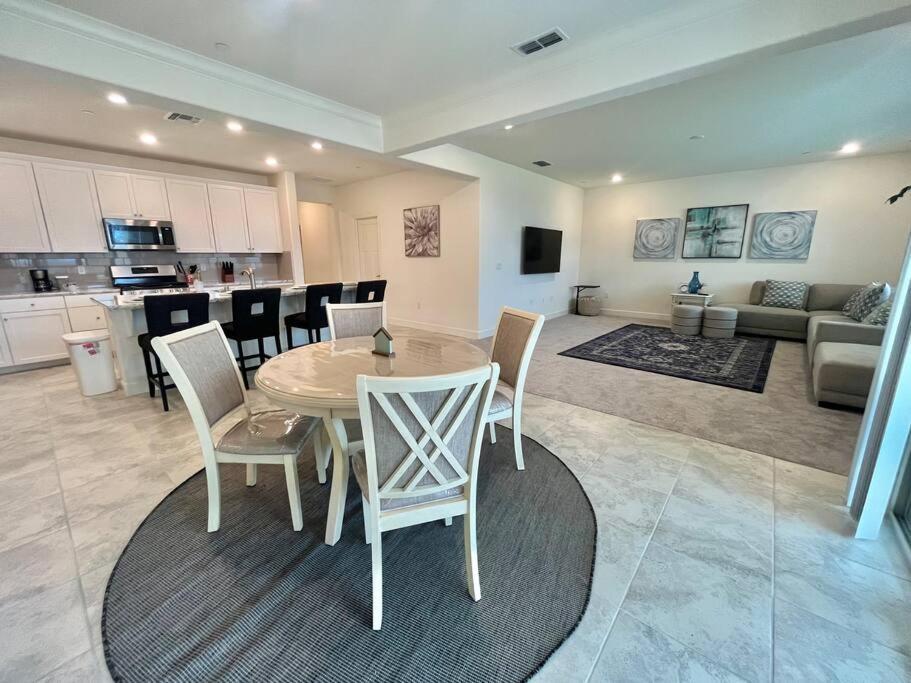 Brand-New, Beautiful & Stylish Home In Sacramento! Bagian luar foto
